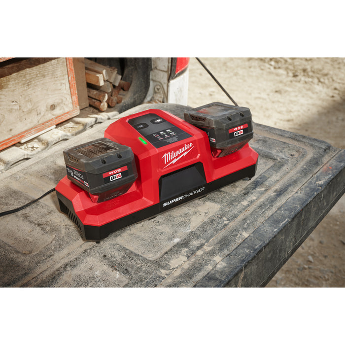 Milwaukee M18 FUEL™ Dual Bay Super Charger M18DBSC